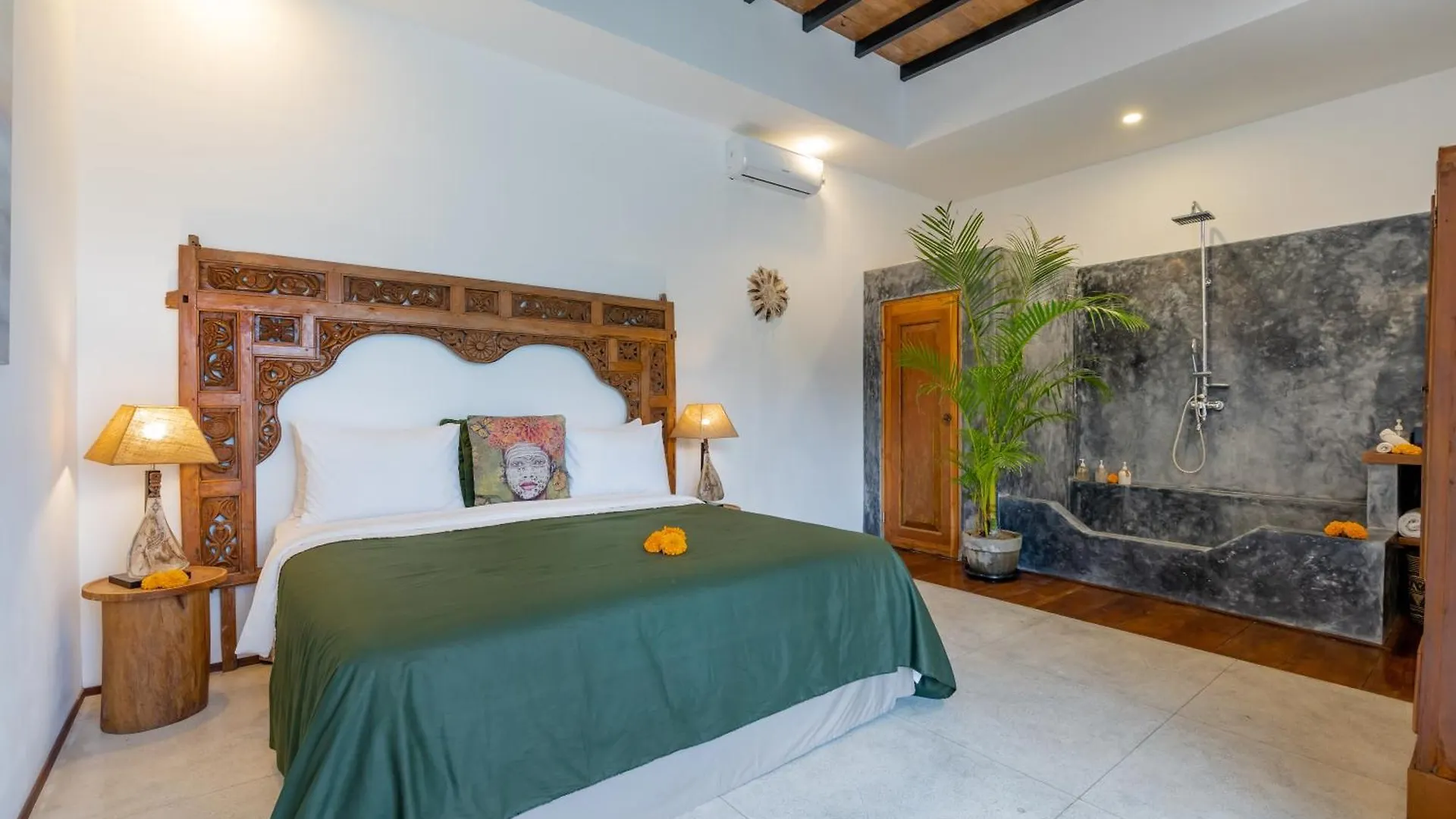 Villa Wuizy By Dreamawaybali Seminyak   Seminyak (Bali)