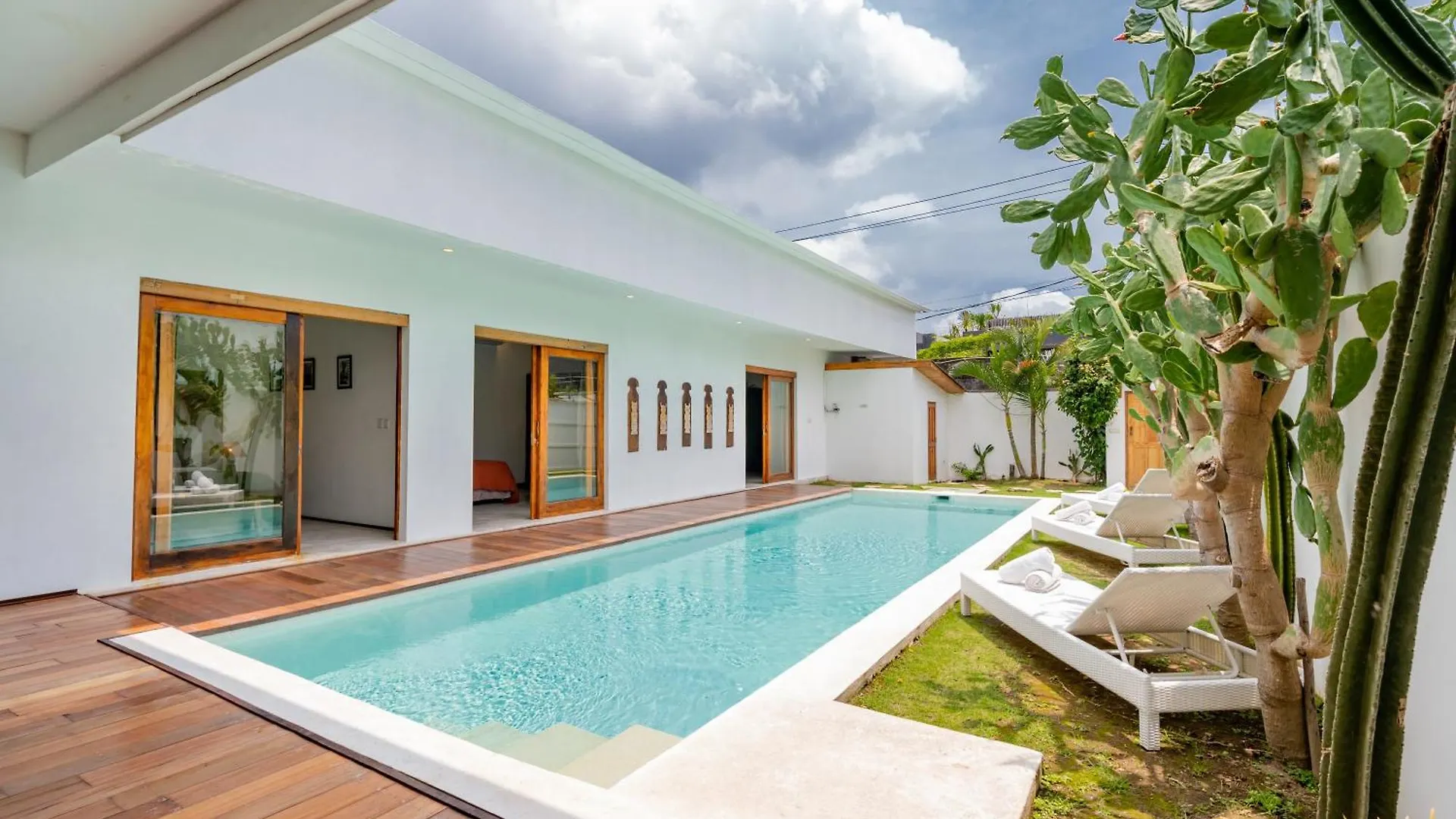 Villa Wuizy By Dreamawaybali Seminyak
