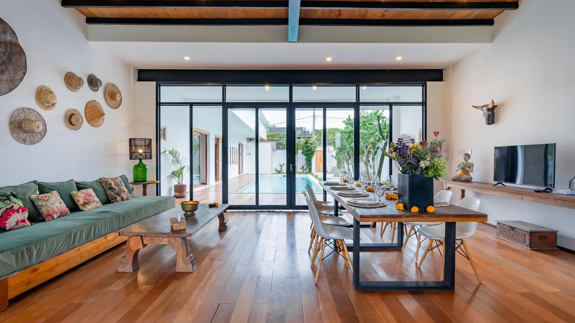 Villa Wuizy By Dreamawaybali Seminyak  Seminyak (Bali)