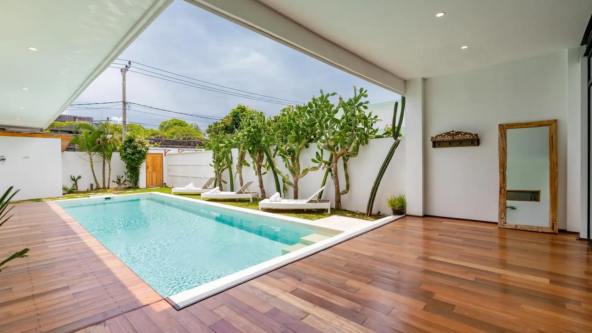 Villa Wuizy By Dreamawaybali Seminyak  0*, Seminyak (Bali) Indonesia