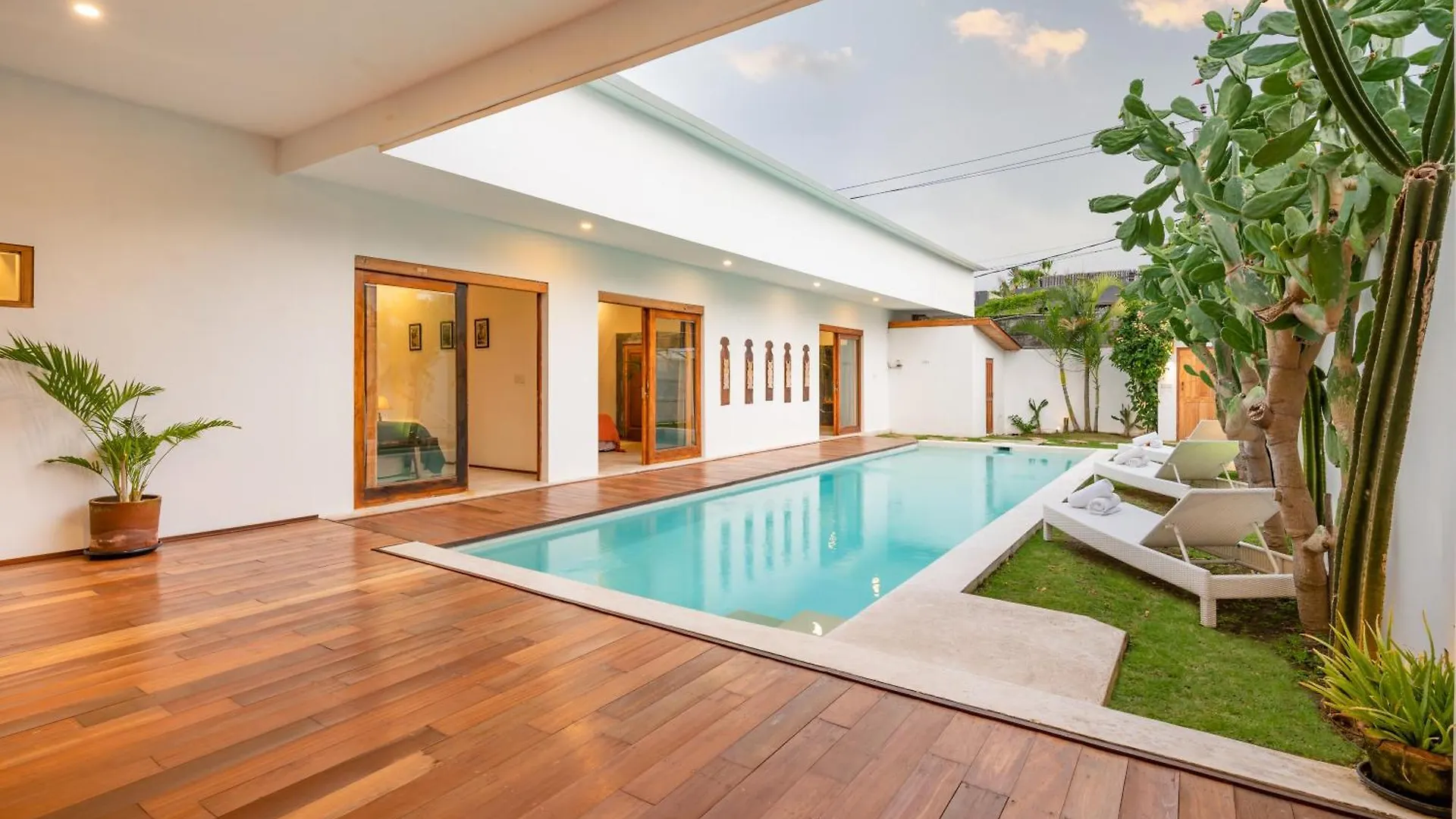 Villa Wuizy By Dreamawaybali Seminyak Indonésie